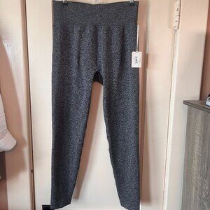 Bare Necessities "The Seamless' Leggings Size Large Marle/Grey NWT Current Style